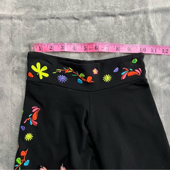 Floral Embroidered Y2K Yoga Pants - Picture 7 of 11